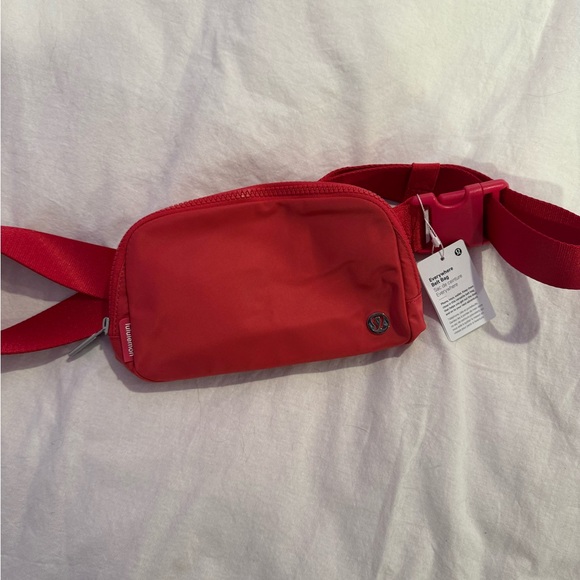 RARE Lululemon belt bag - Picture 1 of 2